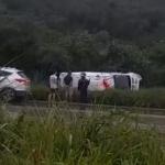 Vídeo: ambulância capota na BR-381 e deixa vários feridos na Grande BH