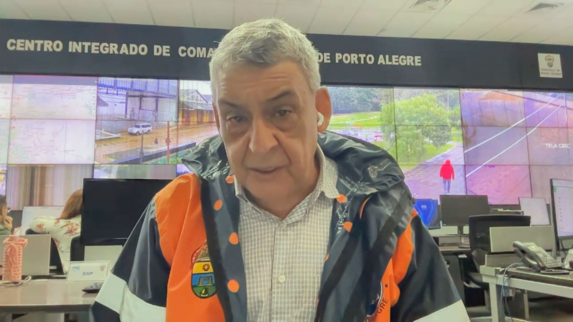 Prefeito diz que usará 'todos os instrumentos possíveis' para evacuar áreas alagadas em Porto Alegre