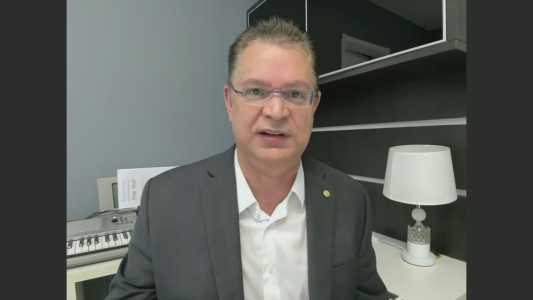 Após indiciamento de Bolsonaro, oposição vai discutir ações, diz Sóstenes à CNN | CNN Brasil