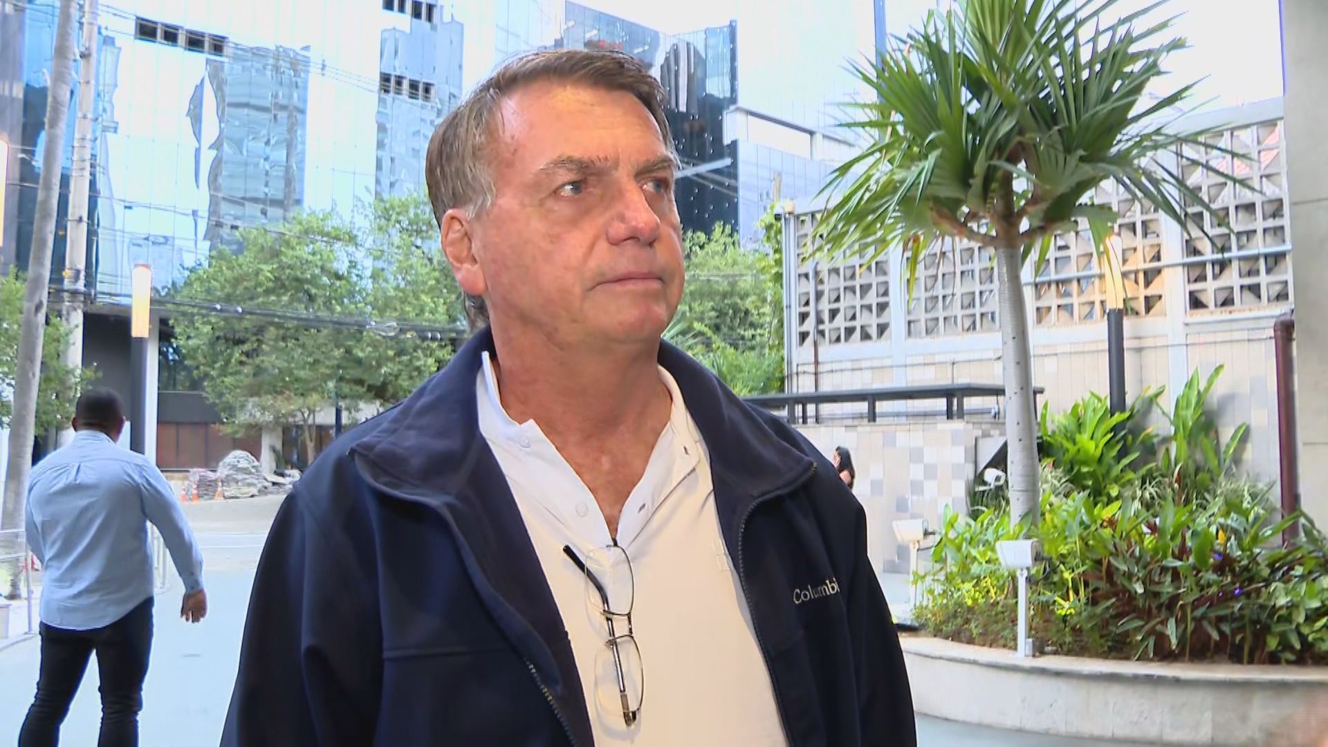 Bolsonaro tem novo quadro de obstrução intestinal e é transferido para hospital em SP