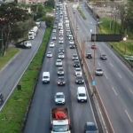 Volta do feriado: trânsito intenso causa congestionamentos em BH e região nesta segunda (5)