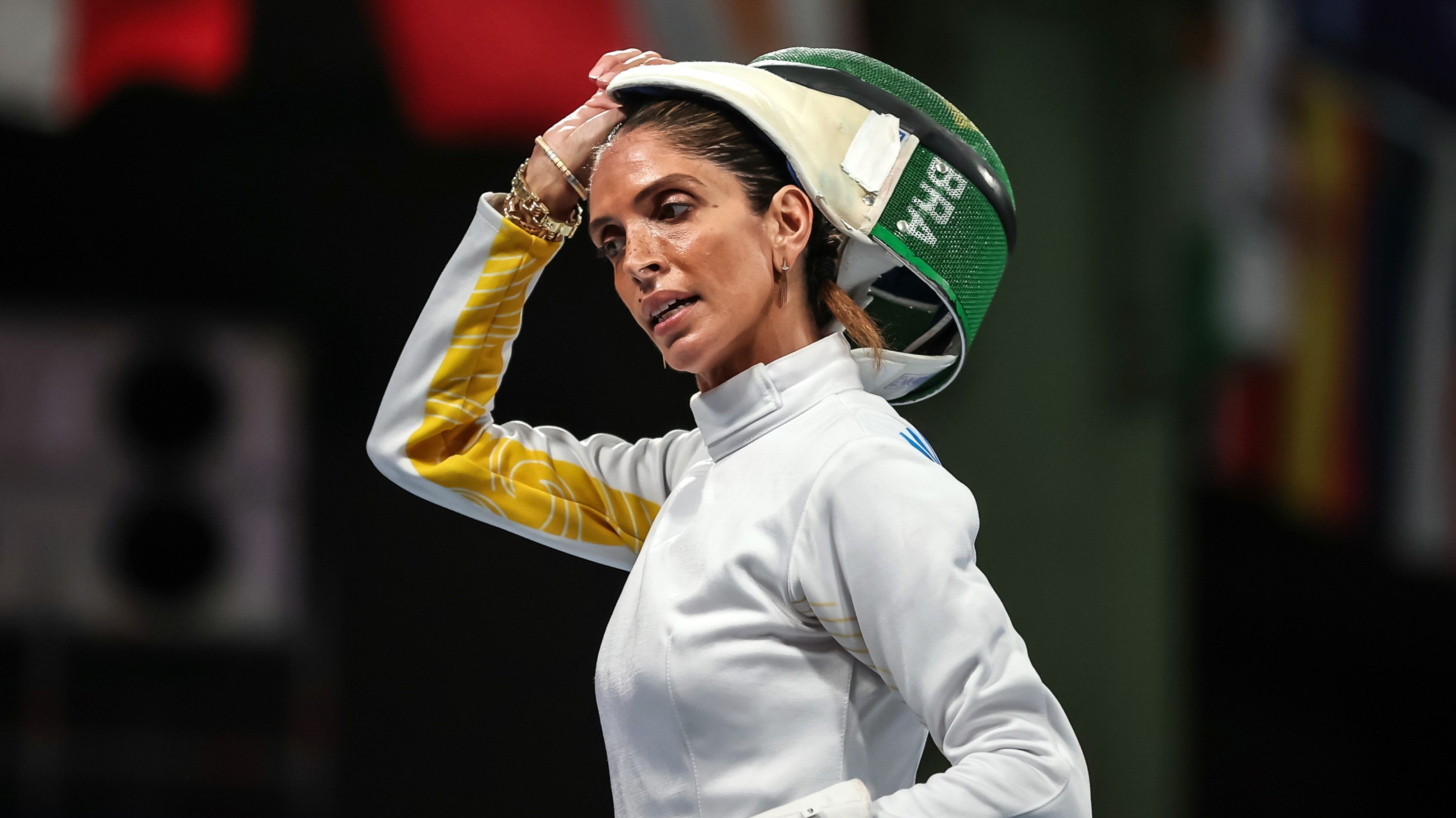 Atleta brasileira passa mal na Olimpíada, é eliminada e revela tumor nas costas