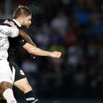 Com gol de Sasha, RB Bragantino vence Santos em duelo de líderes no Paulistão
