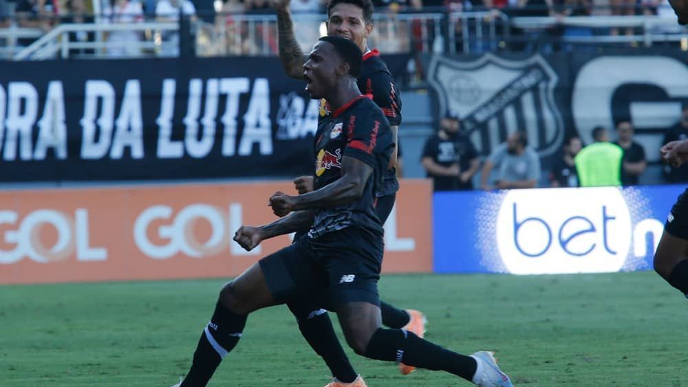 Bragantino bate Corinthians e 'embola' briga por título do Brasileiro