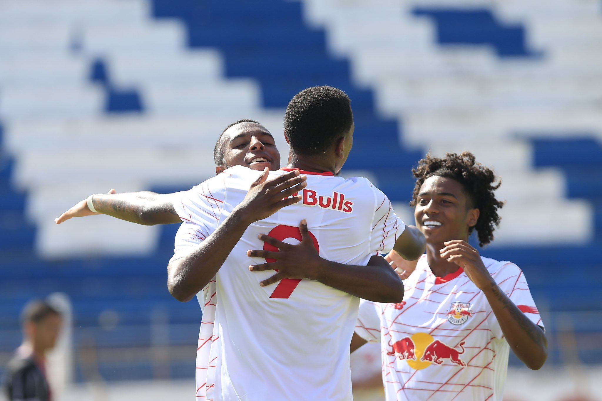 Bragantino goleia o Joinville e avança com 100% de aproveitamento na Copinha