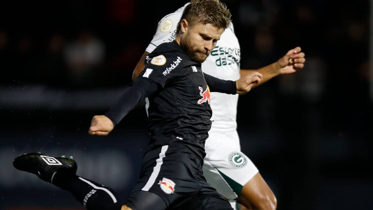 Bragantino vence o Goiás e cola no G6 do Brasileiro 