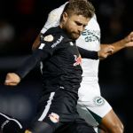 Bragantino vence o Goiás e cola no G6 do Brasileiro 