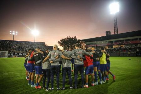 Elenco e comissão técnica do RB Bragantino reunidos