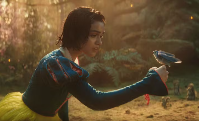 Live action de Branca de Neve produzido pela Disney estreia mergulhado em polêmicas