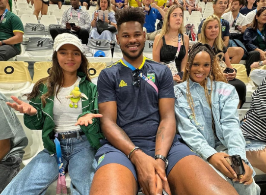 Rebeca, Rayssa, Medina e mais: estrelas acompanham vôlei do Brasil em Paris