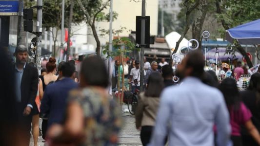 Brasil acumula 694 mil óbitos e 36 milhões de casos