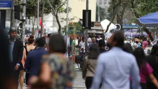 Brasil acumula 694 mil óbitos e 36 milhões de casos