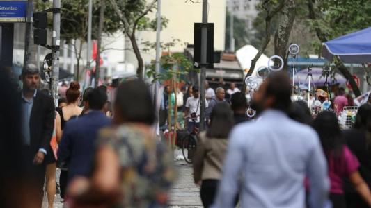 Brasil acumula 694 mil óbitos e 36 milhões de casos