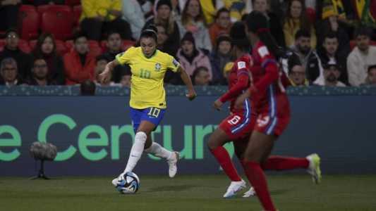 Brasil busca a segunda vitória na fase de grupos