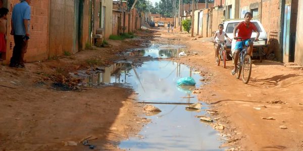 Brasil registra retrocesso no acesso à água potável e avança pouco no saneamento, aponta estudo
