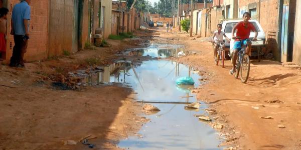 Brasil registra retrocesso no acesso à água potável e avança pouco no saneamento, aponta estudo