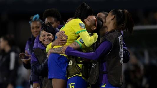 Brasil venceu com tranquilidade na primeira rodada da Copa do Mundo