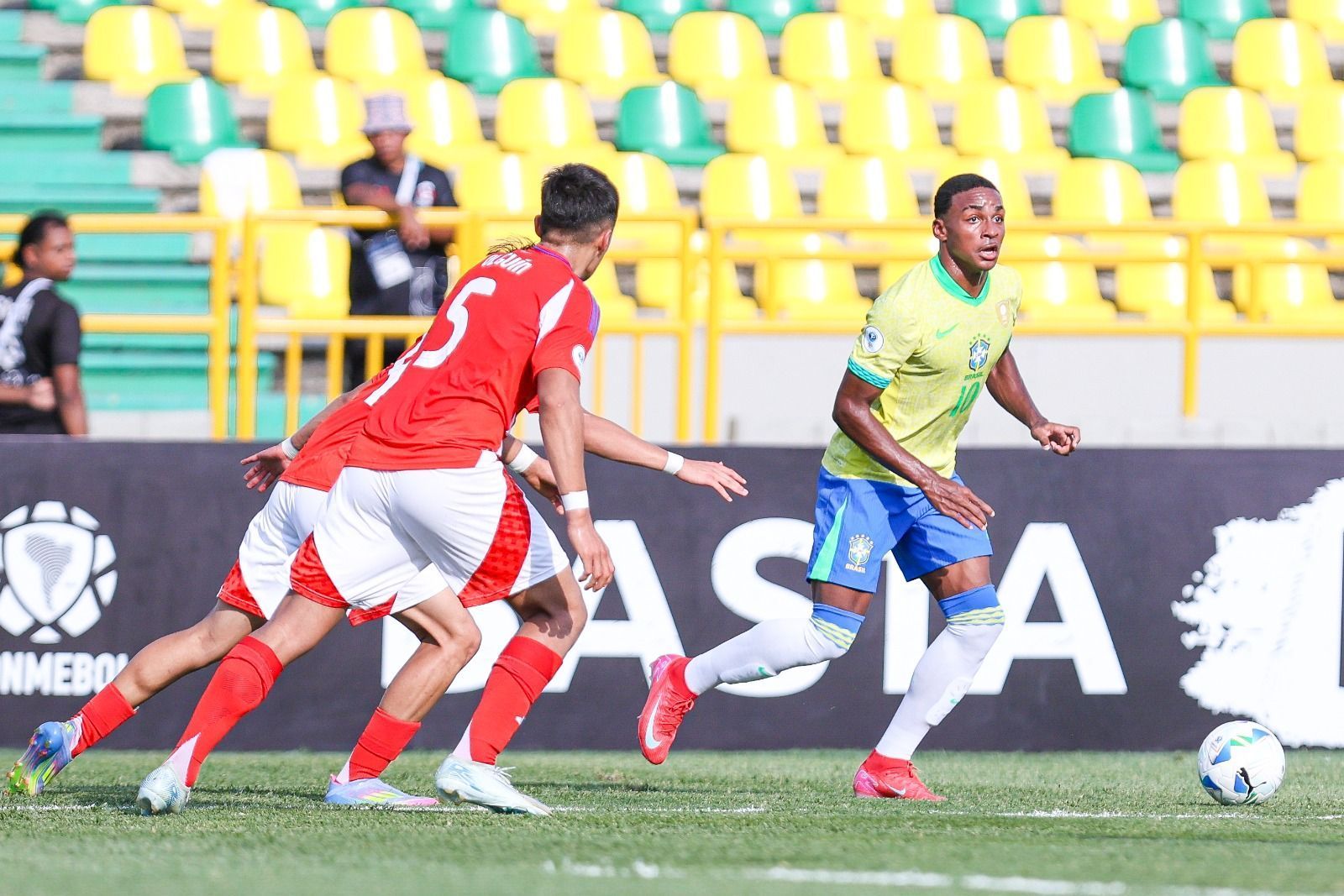 'Haaland do Sertão' marca, Brasil bate o Chile e vai à final do Sul-Americano Sub-17