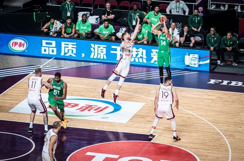 Pré-Olímpico de Basquete: Brasil vence Letônia e se garante em Paris 2024