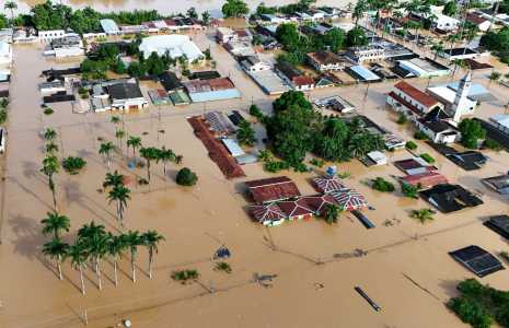 Rio Acre ultrapassa cheia histórica e cidade de Brasileia praticamente “some“ em meio à água | CNN Brasil
