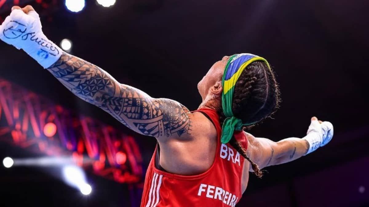 Boxe: Bia Ferreira é bicampeã mundial ao vencer colombiana Angie Valdez