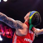 Boxe: Bia Ferreira é bicampeã mundial ao vencer colombiana Angie Valdez