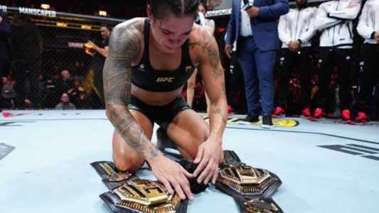 Brasileira se emocionou ao final da luta desse sábado (10)