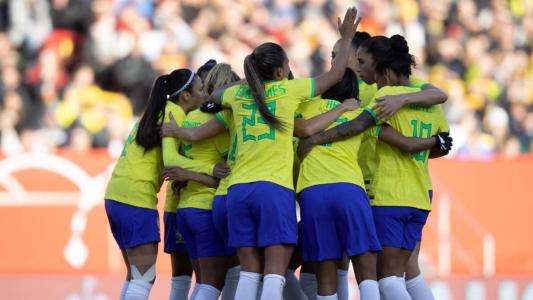 Brasileiras subiram uma posição no ranking da Fifa