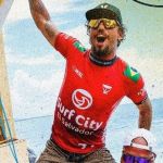 Filipe Toledo vai às oitavas em Teahupoo e garante vaga no Finals; Medina e Yago avançam