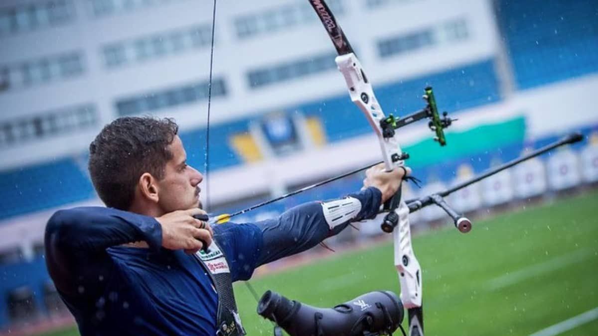 Marcus D'Almeida conquista ouro na Copa do Mundo de tiro com arco