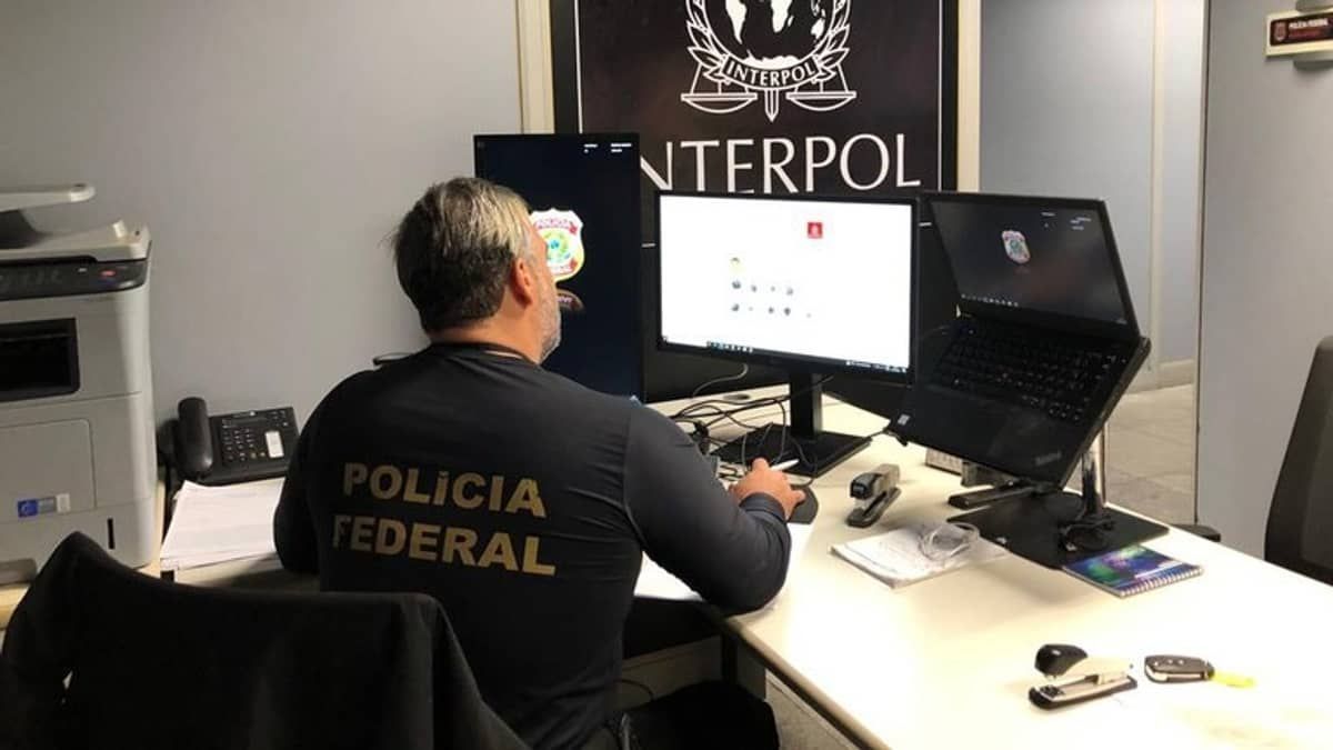 Brasileiro condenado é extraditado de Portugal por dirigir embriagado e matar duas pessoas 