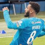 Banana é jogada em campo para brasileiro em jogo do Zenit, na Rússia