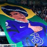 Thiago Silva é homenageado por torcida do Chelsea durante jogo da Premier League