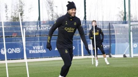 Brasileiro não foi relacionado para estreia do PSG