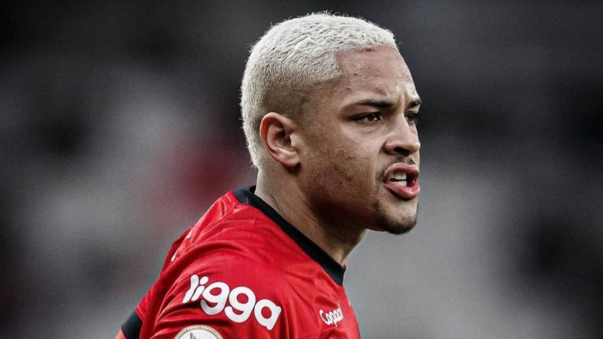 Barcelona consegue melhorar negociação por Vitor Roque; entenda mudança