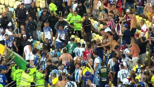 Brasileiros e argentinos se envolveram em briga, e policiais utilizaram cassetetes