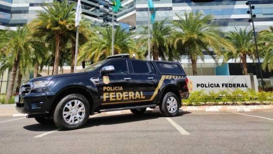 Brasileiros estavam nos Estados Unidos e vieram em voo de deportados