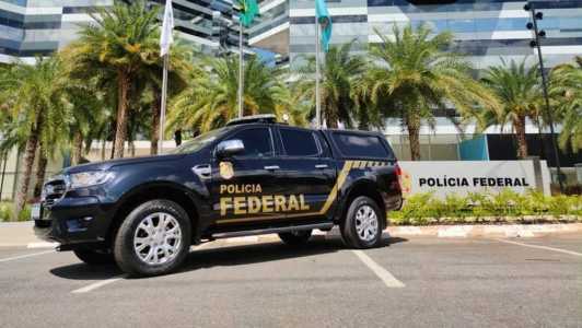 Brasileiros estavam nos Estados Unidos e vieram em voo de deportados