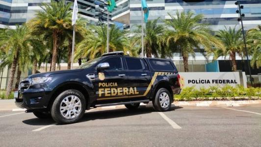 Brasileiros estavam nos Estados Unidos e vieram em voo de deportados