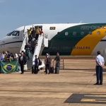 Voo trazendo brasileiros da Cisjordânia pousa em Brasília