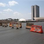 Praça dos Três Poderes é fechada e tem acesso bloqueado após protesto de aliados de Bolsonaro