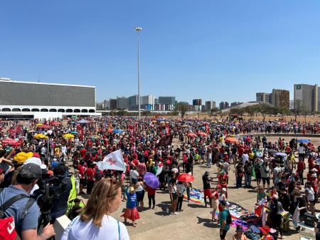 Manifestantes se reúnem em Brasília para protestar