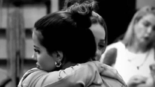 Brenda Paixão abraça Luana Andrade no 'Power Couple'