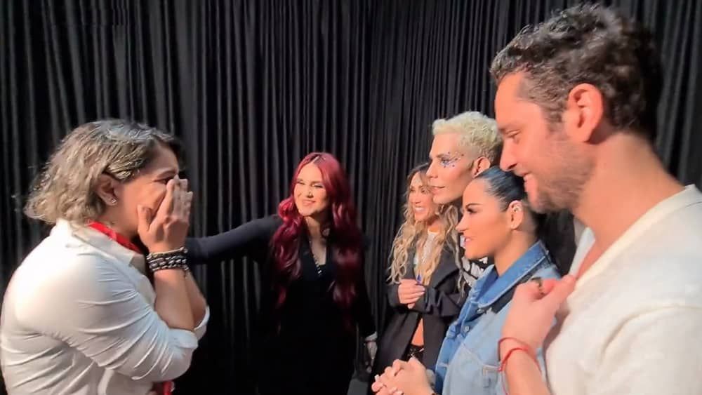 Judoca paralímpica que perdeu visão após show do RBD em 2008 conhece a banda no Rio