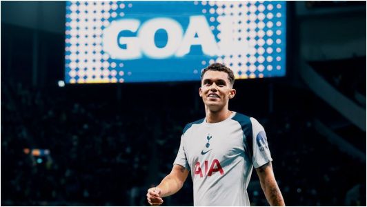 Brennan Johnson comemora gol do Tottenham