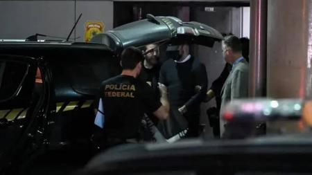 Brennand chegou algemado em Guarulhos