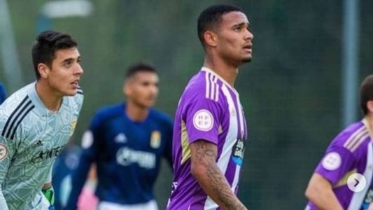 Breno é comandado pelo ex-cruzeirense Júlio Baptista no clube espanhol