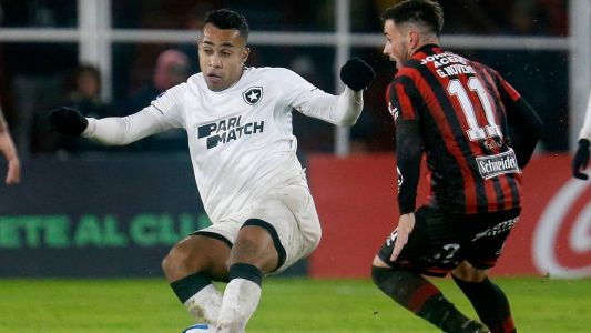 Breno em ação pelo Botafogo: volante está a caminho do Ceará