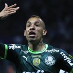 Breno Lopes faz gesto obsceno para torcida do Palmeiras após marcar gol da vitória