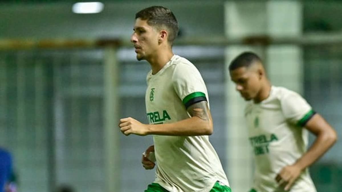 América recusa proposta milionária por jovem volante